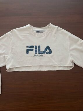 Vintage FILA cropped crewneck in an off-white/cream colourway